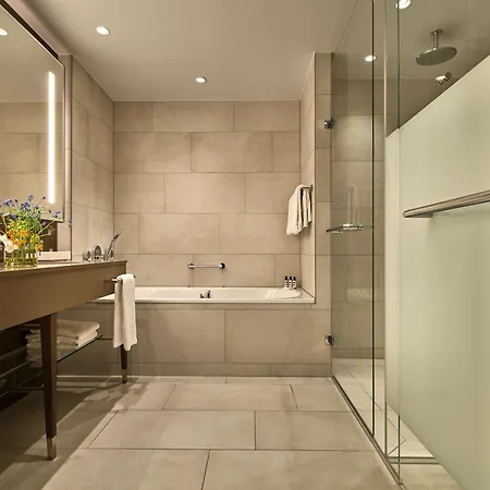 Hyatt Regency מלון 5*