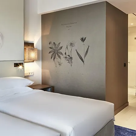 Hyatt Regency Отель 5*