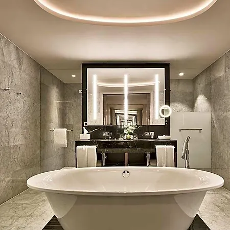 Hyatt Regency 5*