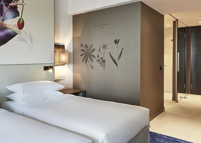 Hyatt Regency מלון 5*