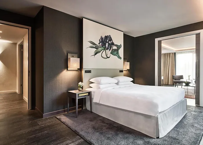 Hyatt Regency מלון 5*