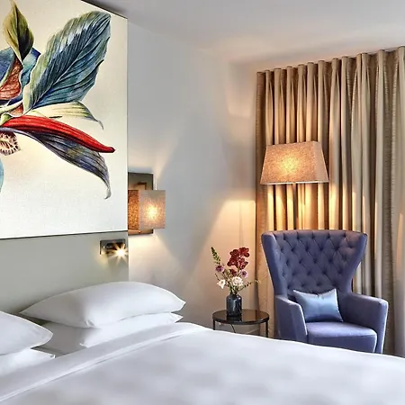 Hyatt Regency 5*